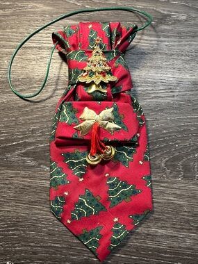 Festive Christmas Tree Necklace Tie for Women - Red & Green Holiday Accent